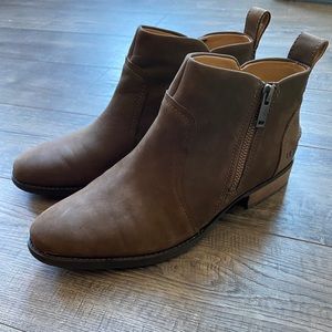 UGG Leather Ankle boots